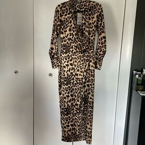 Love Own size 4, Satin leopard maxi wrap